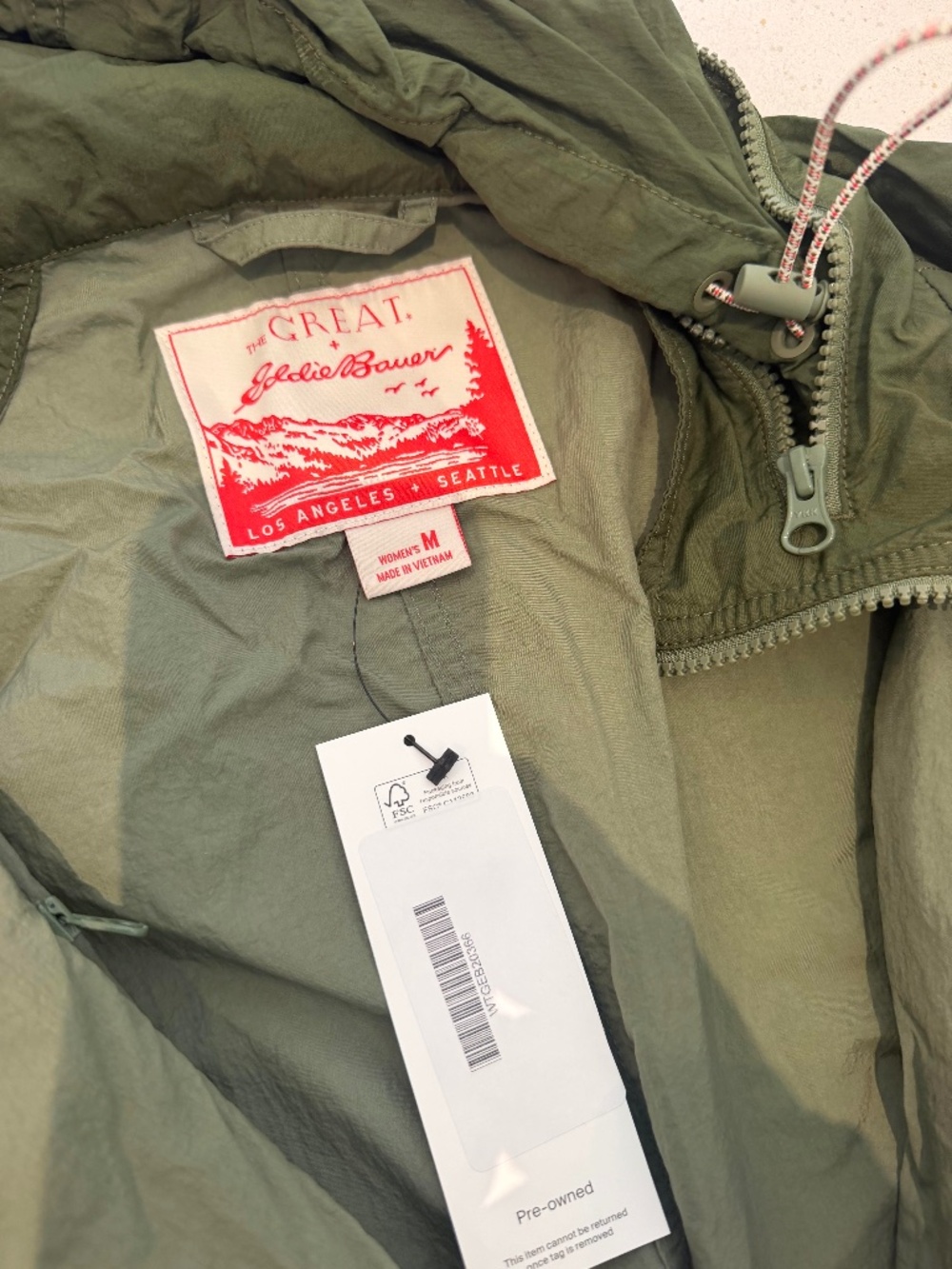The great Eddie Bauer Collab for light rain coat